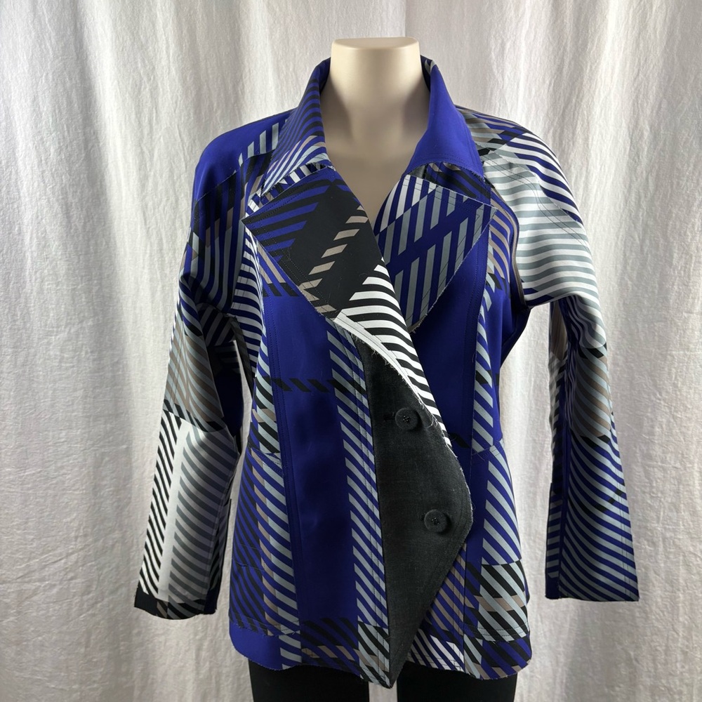 Issey Miyake Reversible Charcoal Blazer with Pattern - Picture 8 of 16